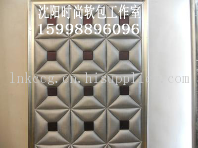 含水率和防腐处理必须符合设计图纸要求;软包面料及内衬材料及边框的