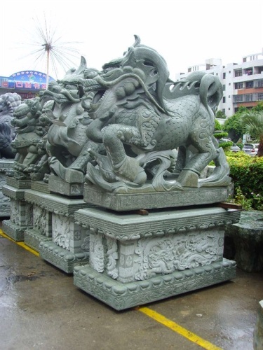 廣漢大門獅麒麟石雕