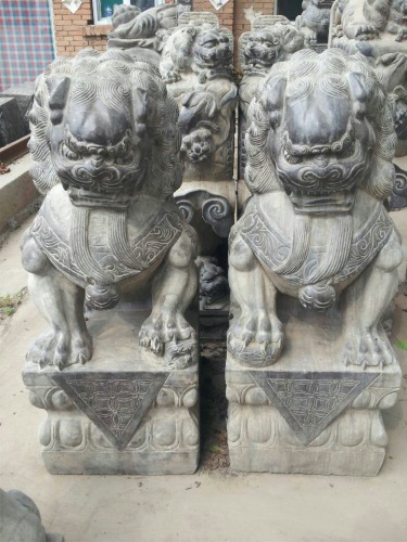 四川银行门前石狮雕刻