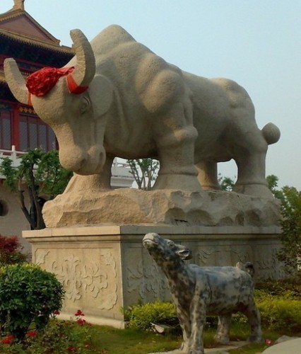 广汉石牛雕塑
