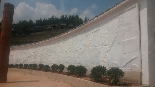六枝特区月亮河风景区龙山广场汉白玉文化墙浮雕