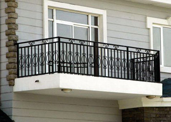 贵阳锌钢阳台护栏是怎样安装的？