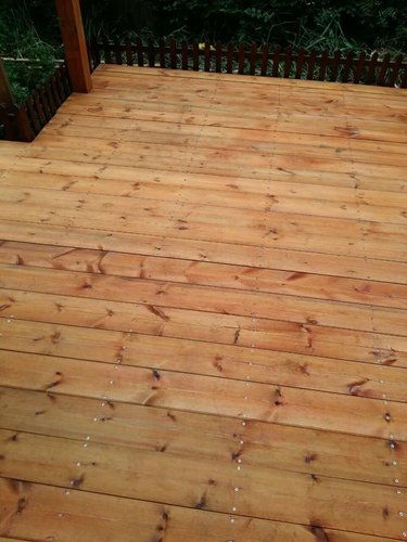 贵州防腐木批发公司为您介绍：怎么安装防腐木地板