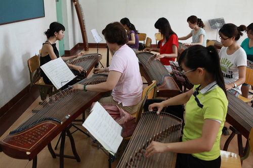 培育综合才能古筝学习的益处之一,就是可以培育丰厚的想象才能,高度