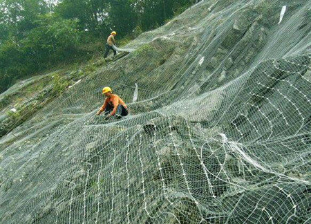 陜西各景區加強排查易飛石滑坡地段的安全隱患