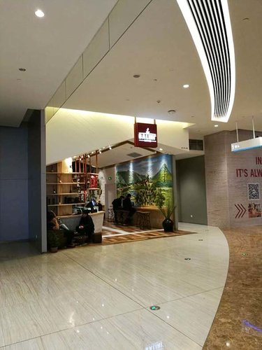 上海来福士广场(四面玻璃门展示柜)