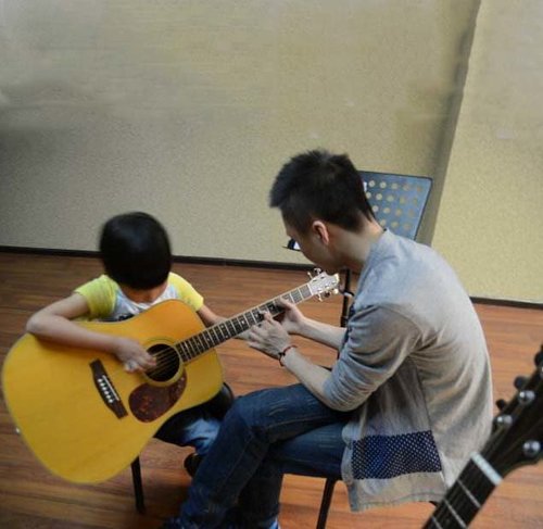 吉他弹唱培训班