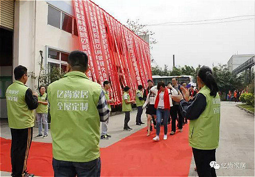 “百城齐聚,共见风华”2017年经销商大会