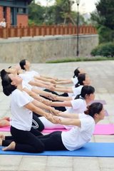 厦门瑜伽教练班收费标准