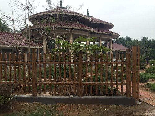 仿木艺术环保围栏的优点