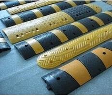 河池道路减速板的作用