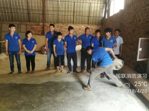 清洁海绵利于保养车