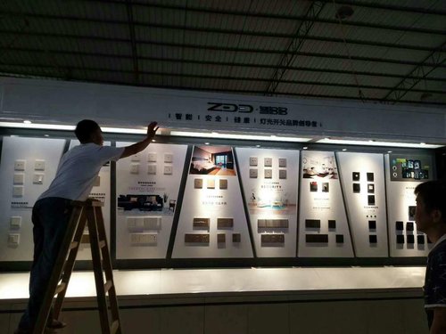 选购珠宝展柜时切勿谈小便宜