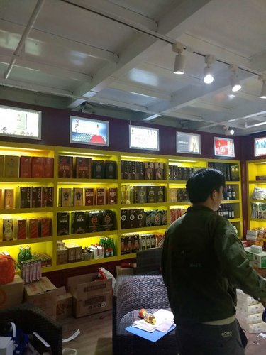年底装修门店怎么选择展示柜