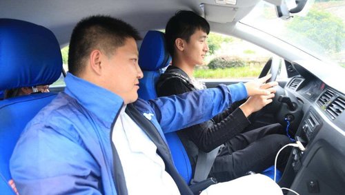如果自动挡汽车刹车突然失灵了怎么办?