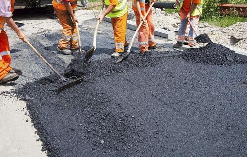 成都沥青厂家浅谈:道路沥青出现路面裂缝是什么