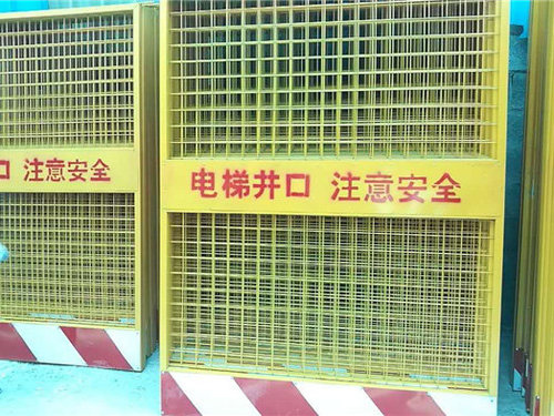 基坑护栏电梯防护门的用处