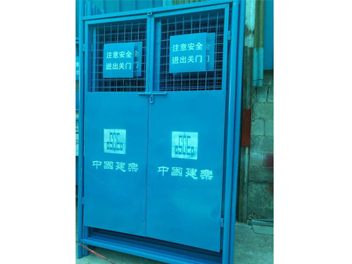 施工楼层人货电梯门怎样加工定做呢?