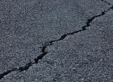 成都50号沥青浅谈:沥青路面裂缝处理方案 