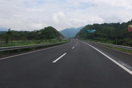 成都70号沥青厂家浅谈:沥青道路工程病害预防