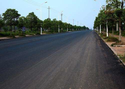 成都70号沥青厂家浅谈:道路沥青的摊铺