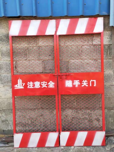 施工电梯防护门安全使用注意事项