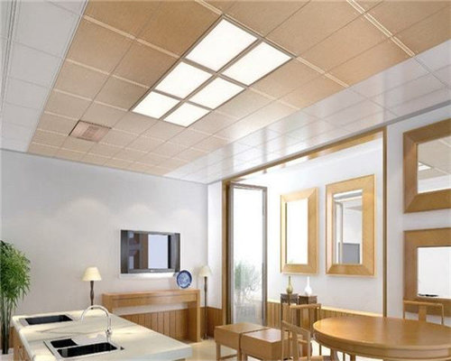 厨房餐厅和卫生间吊顶原料*普遍的是铝板吊顶集成扣板和防水石膏板，那么到底选哪这类合适本身室内装修呢？