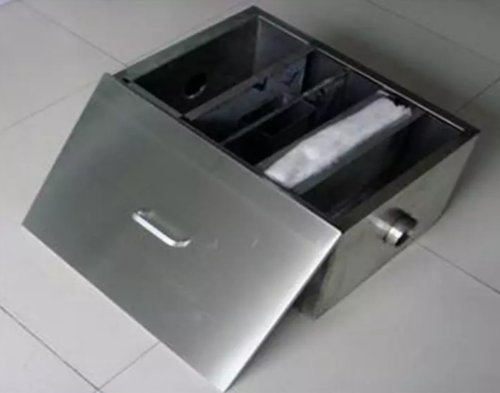 净怡供水设备有限公司带你了解小型隔油器的特点