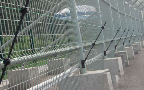 西安护栏网厂家带你了解电子围栏周界防范系统