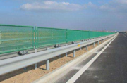 国内高速公路广泛使用的护栏是哪种呢？