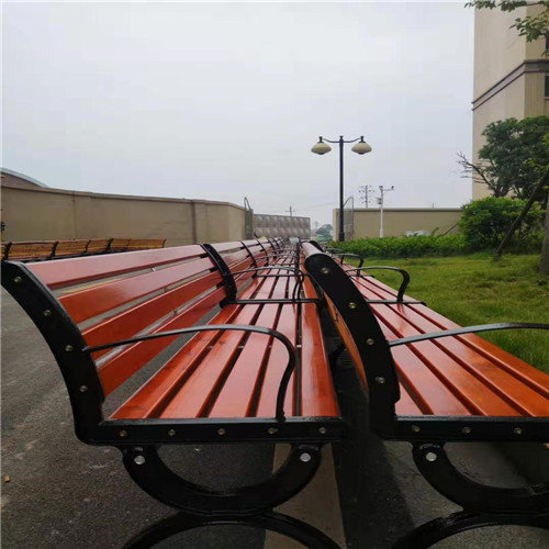 柳州休闲椅——防腐木在施工上需要注意什么