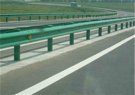 高速公路护栏网是重要的交通基础设施