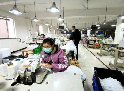 西安服装厂家对于职业装加工有“个性化”及设计手法