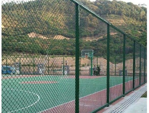 陕西勾花护栏网供应——体育场、篮球场、足球场必备护栏网