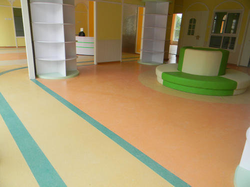 pvc胶地板是幼儿园地面铺设的正确选材