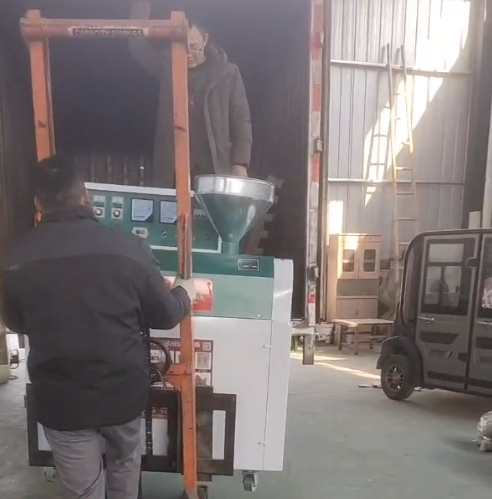 500型普通钢材自动控温粉条机一套装车中