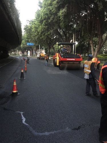 瀝青路面裂縫成因分析及預防