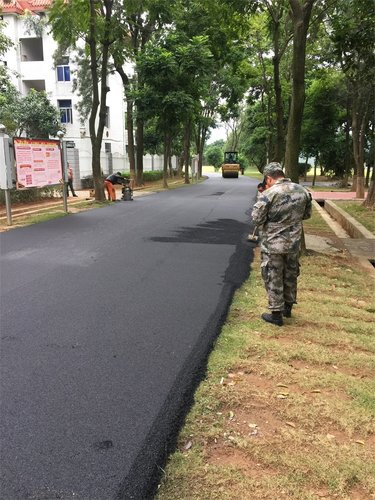 水泥路VS沥青路？谁更胜一筹？