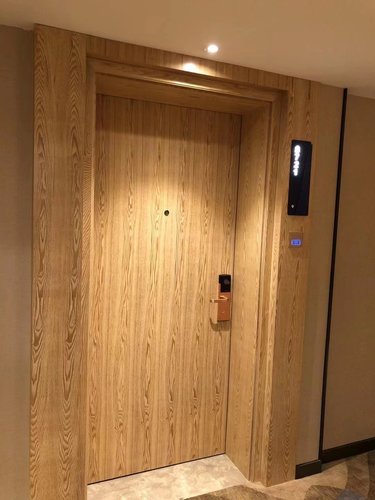 酒店房间门的材料选择：木质、金属、玻璃，哪种更好？