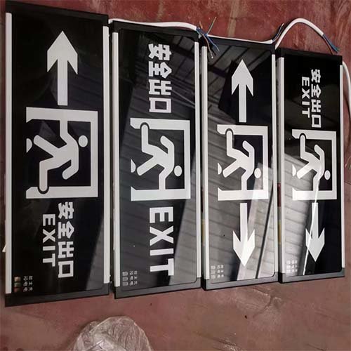 贵阳交通指示牌：道路的守护者