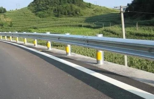 高速公路護欄