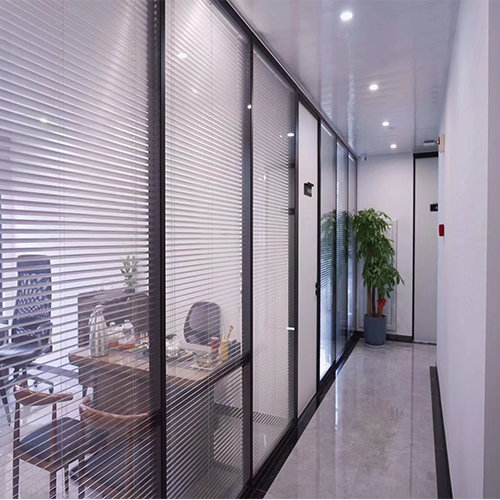 贵阳办公玻璃隔断：塑造现代的办公新风尚