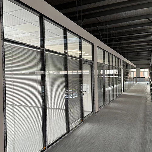 贵州办公玻璃隔断加工：现代的办公空间的优雅之选