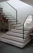 贵阳钢结构叠层楼梯如何搭配简约风格？