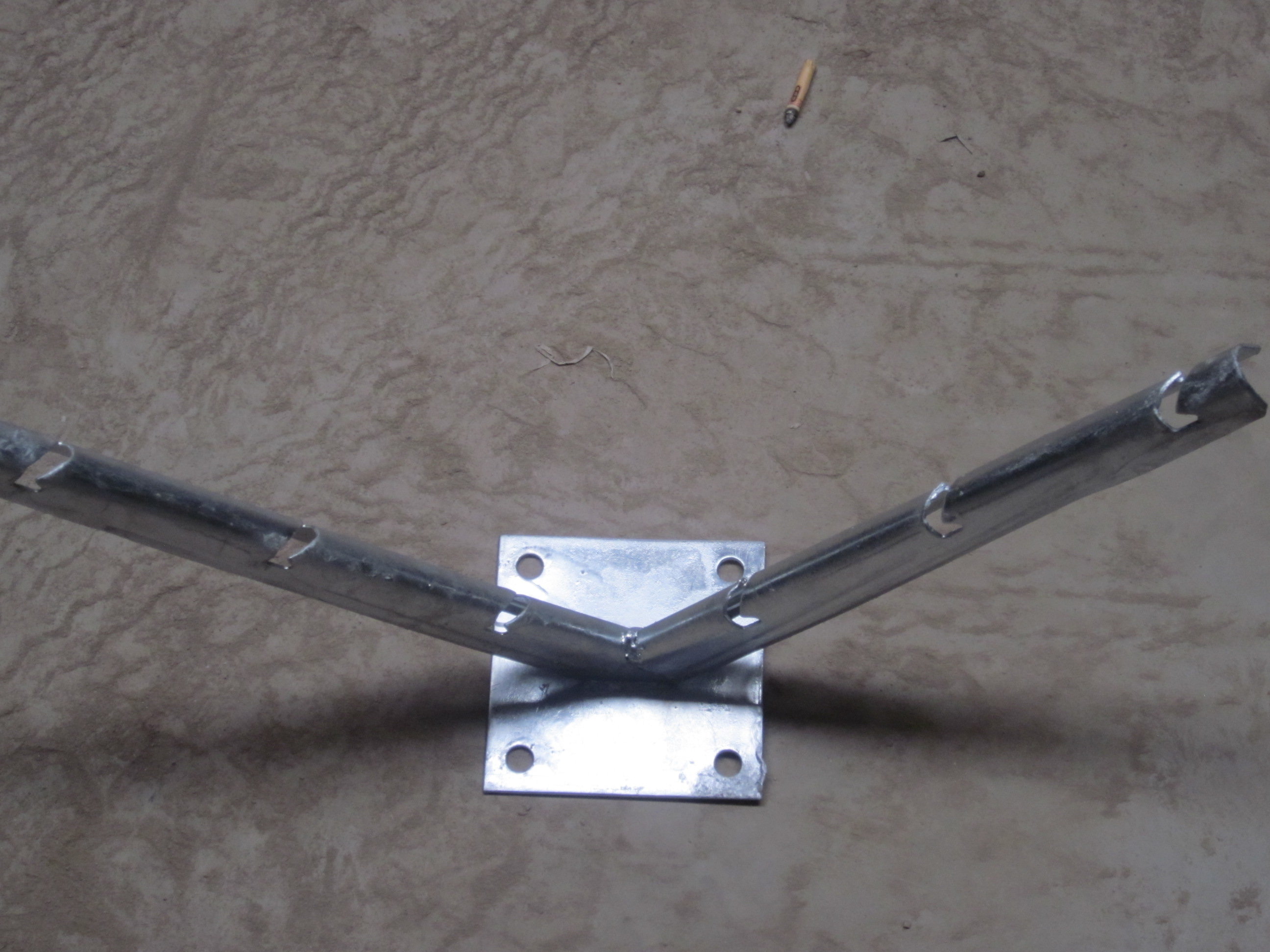 河北优良的刀片刺网墙头专用安装支架,刀片刺网支架价位