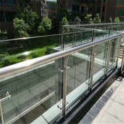 三亚栏杆玻璃——玻璃原料的选择原则