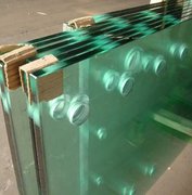 如何辨别钢化玻璃破碎原因